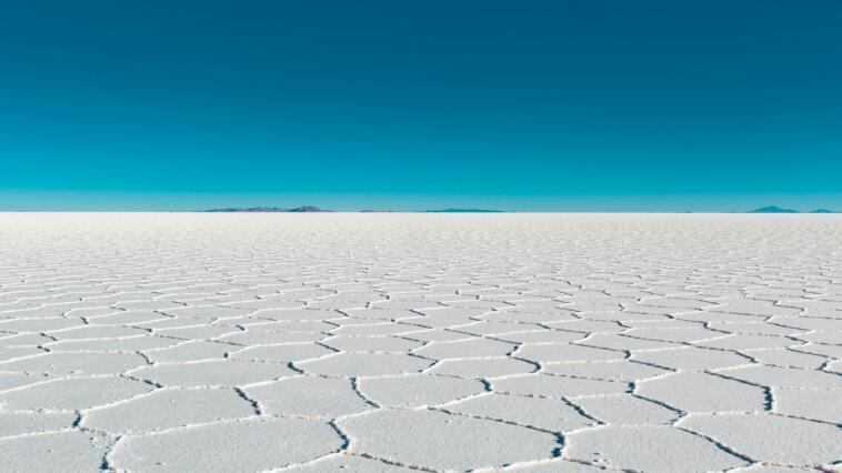 Bonneville Salt Flats deserto di sale sotto cielo azzurro