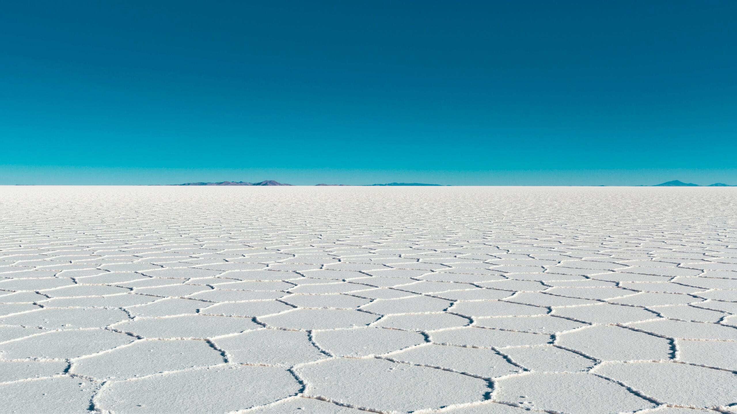 Bonneville Salt Flats deserto di sale sotto cielo azzurro